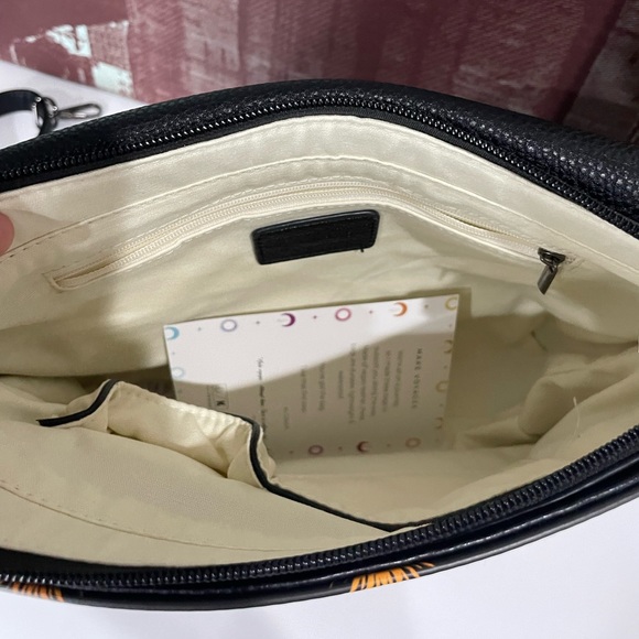 Day & Knight black vegan leather shoulder crossbody bag - Picture 5 of 10